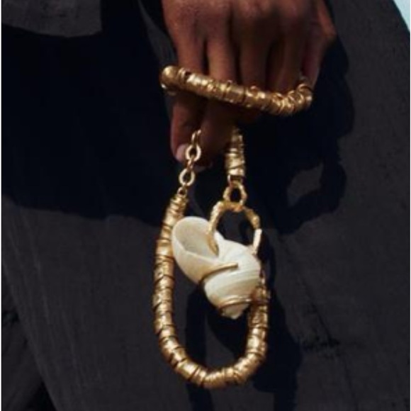 ZARA Shell Necklace - Picture 3 of 14